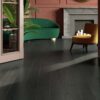 Saarniparketti Esta Elegant Onyx mattalakattu – lähikuva Saarniparketti Esta Elegant Onyx mattalakattu – 3